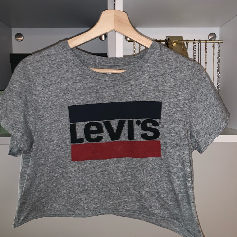 Levi’s cropped tee